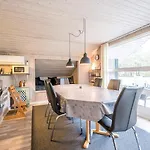 Bright With Covered Terrace-by Traum 度假居