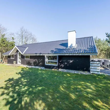 Bright With Covered Terrace-by Traum *